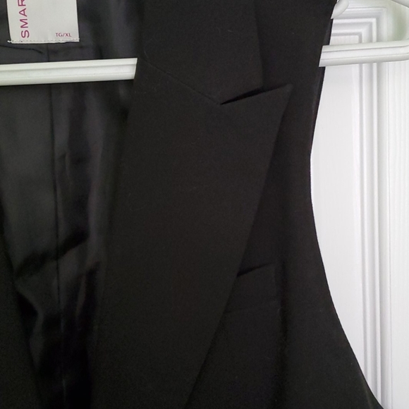 Black vest - Picture 2 of 2